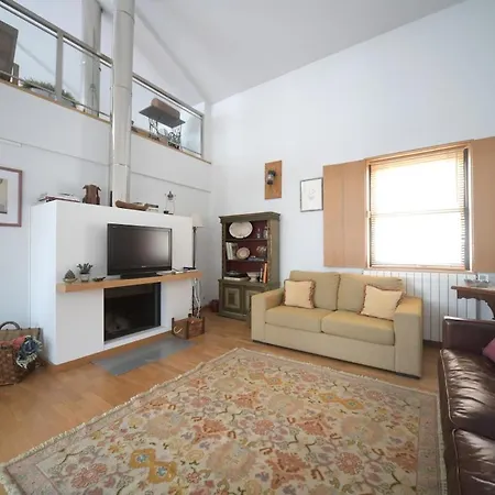 Spacious - Free Parking - Near Metro Villa