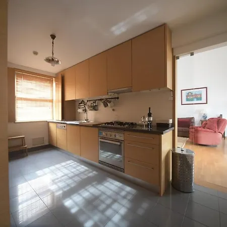 Spacious - Free Parking - Near Metro Vila *