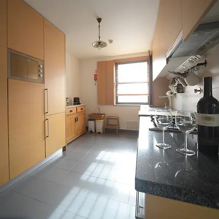 Spacious - Free Parking - Near Metro Vila