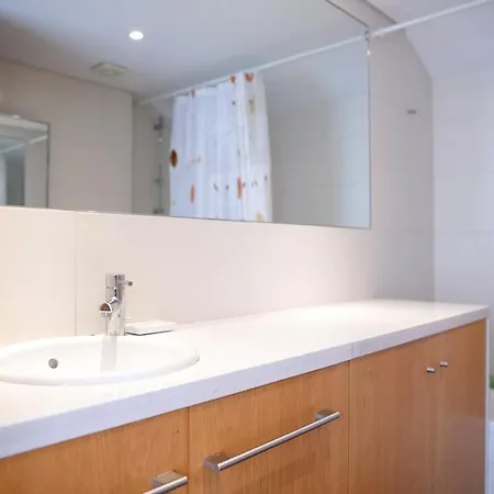 Spacious - Free Parking - Near Metro Villa *