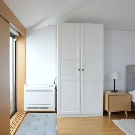 Vila Spacious - Free Parking - Near Metro