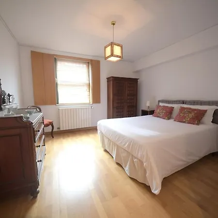 Villa Spacious - Free Parking - Near Metro *